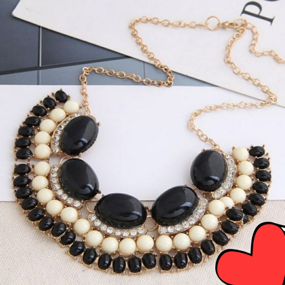 NWT Bohemian Alloy Necklace, Fashion Jewelry ❤️